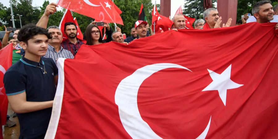 Türkische Demonstranten in Genf.