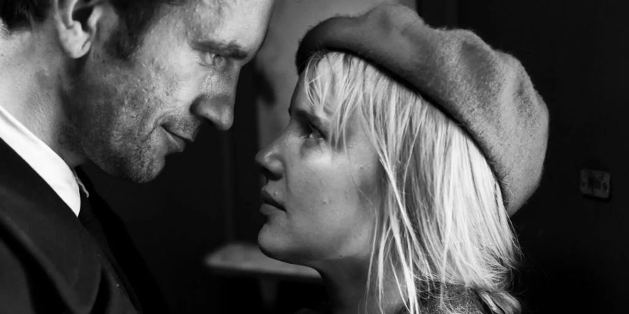 Tomasz Kot als Wiktor und Joanna Kulig als Zula in einer Szene des Films "Cold War - Der Breitengrad der Liebe"