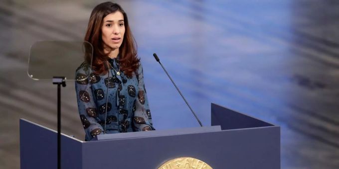 Nadia Murad, Menschenrechtsaktivistin aus dem Irak, hält ihre Nobelpreisrede im Rathaus von Oslo. Nadia Murad, Menschenrechtsaktivistin aus dem Irak, hält ihre Nobelpreisrede im Rathaus von Oslo.