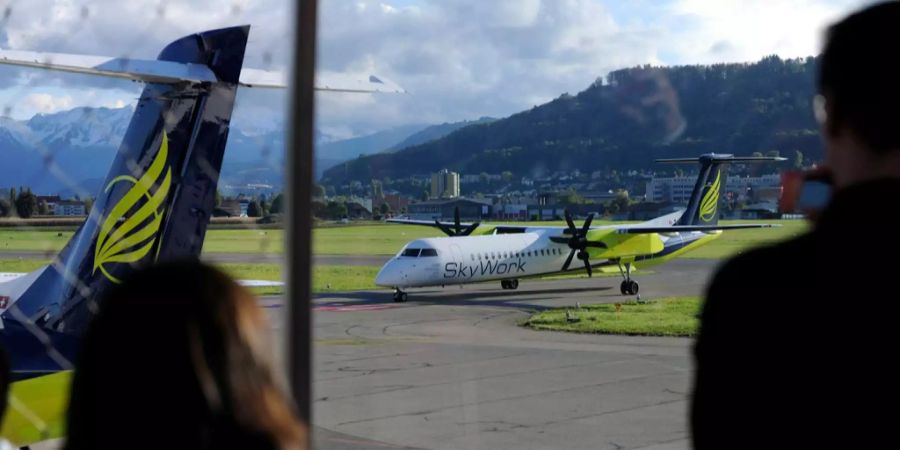 Flugzeuge von SkyWork Airlines am Flughafen Bern-Belp.