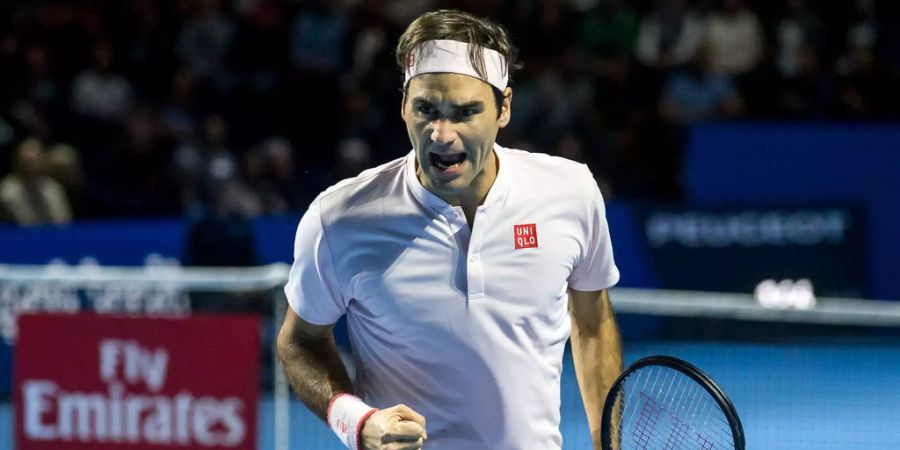 Roger Federer jubelt im Final der Swiss Indoors in Basel.