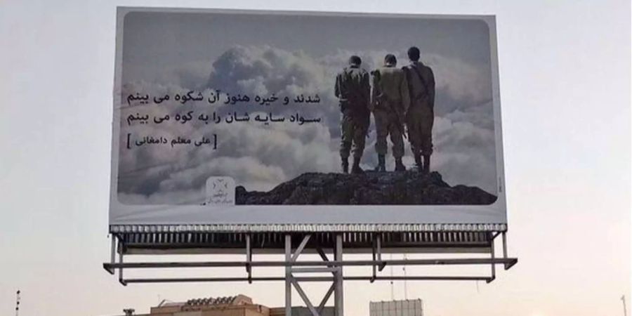 Dieses Plakat auf den Strassen Schiras' (IRN) zeigt keine iranischen, sondern israelische Soldaten.