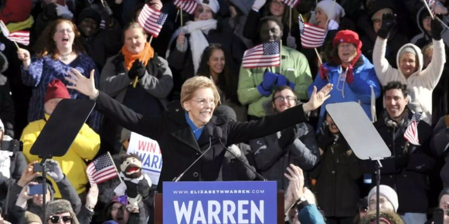 Elizabeth Warren vor Anhängern in Lawrence