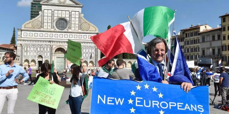 Britische Bürger in Italien an Brexit-Protesten.