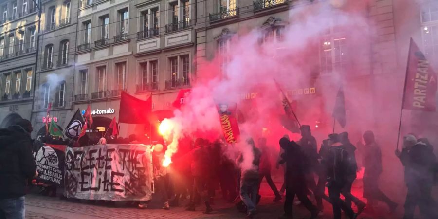 Auch an Demonstrationen kommen sie immer wieder vor.