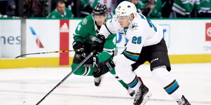 San Jose Sharks Timo Meier feiert einen spektakulären Sieg. Timo Meier