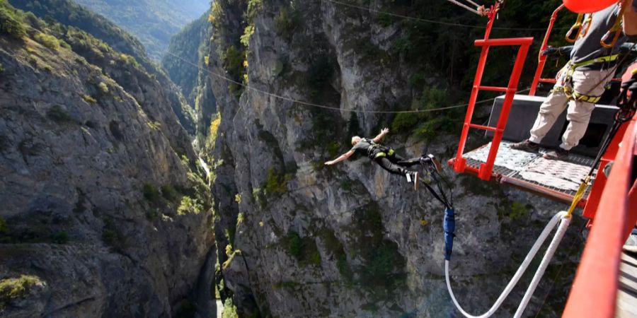 Bungee-Jumping im Wallis.