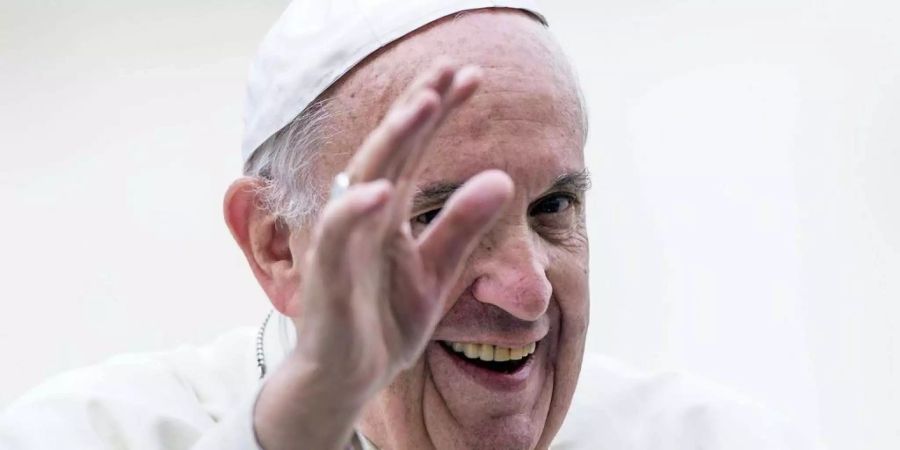 Papst Franziskus kritisiert Gewalt gegen Frauen.