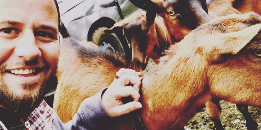 Früher trugen den sogenannten Man Bun die Hipster. Jetzt ist die Frisur auf dem Land angekommen.