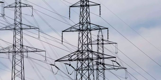 Eine Hochspannungsleitung. (Symbolbild) strom
