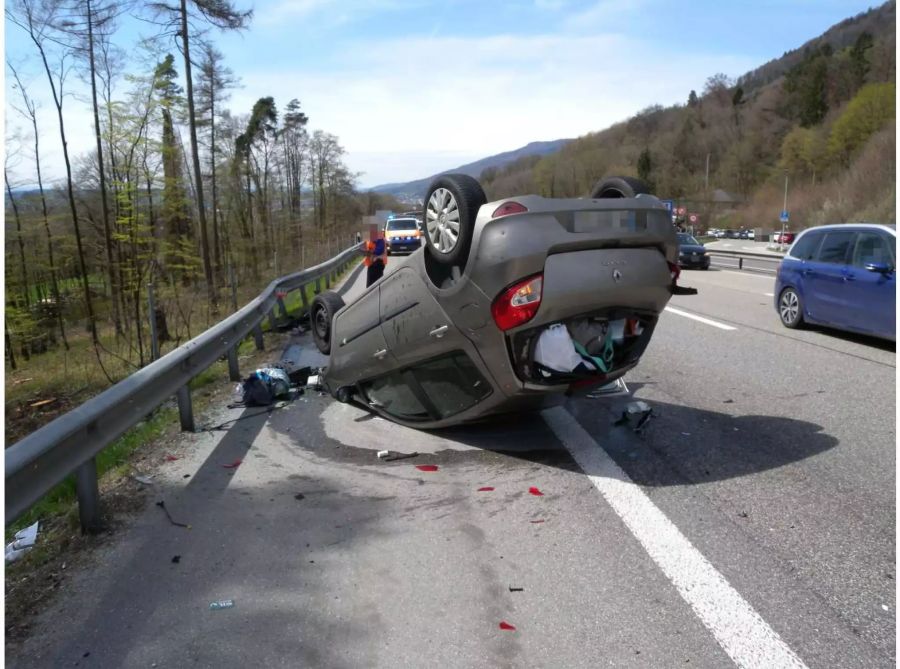 Beim Unfall verletzten sich fünf Personen leicht.