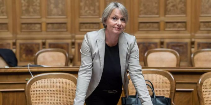 APK-Präsidentin Elisabeth Schneider-Schneiter zeigt grosse Betroffenheit hinsichtlich der Probleme in Syrien. APK-Präsidentin Elisabeth Schneider-Schneiter zeigt grosse Betroffenheit hinsichtlich der Probleme in Syrien.