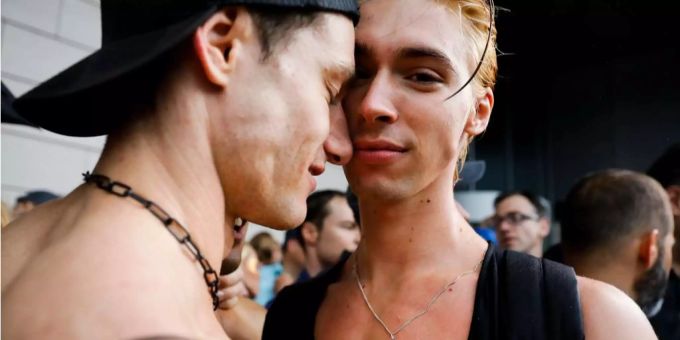 Lange Zeit galt alles, was nicht der heterosexuellen Norm entsprach, als krank – und wurde kriminalisiert. Lange Zeit galt alles, was nicht der heterosexuellen Norm entsprach, als krank – und wurde kriminalisiert.