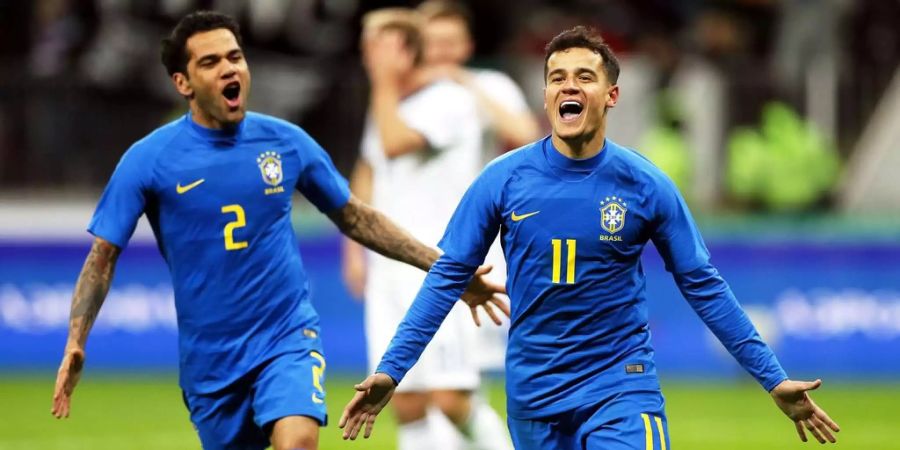 Philippe Coutinho (rechts) und Dani Alves bejubeln das 0:2.