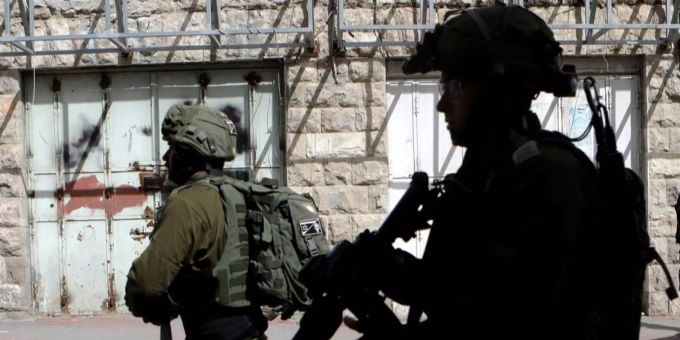 Die israelischen Soldaten gruben die Leiche eines Neugeborenen wieder aus. Kurz darauf erschossen sie wohl einen 11-Jährigen. isreal