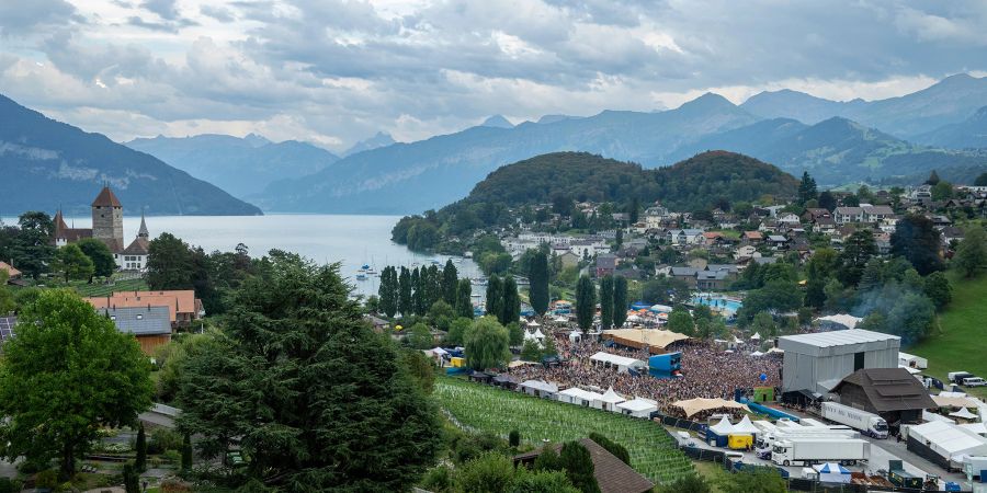 Das Seaside Festival findet direkt am See statt.