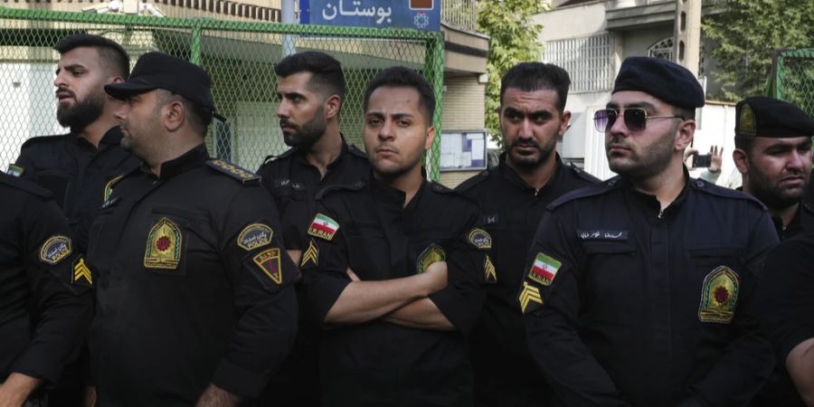 Iran Polizisten Festnahme Proteste