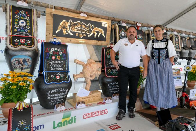 Chef Gaben Tschiermer Christian und Sekretariatsleiterin Gaben Burgener Manuela im Gabentempel.