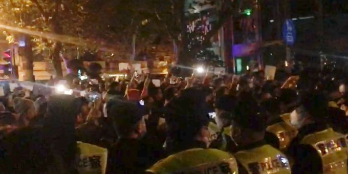 In mehreren Städten wird protestiert. In mehreren Städten wird protestiert.