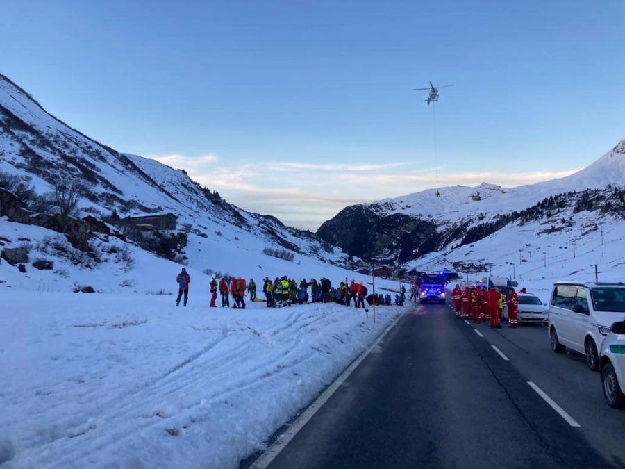 Am Sonntag donnerte im Vorarlberger Skigebiet Lech/Zürs eine Lawine Richtung Tal.