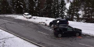 Bei der Kollision in Scuol entstand ein Sachschaden.