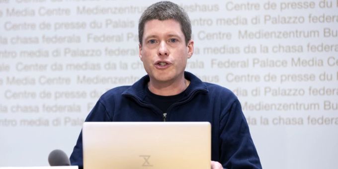 Erik Schönenberger, Geschäftsleiter der Digitalen Gesellschaft, während einer Medienkonferenz zum E-ID-Gesetz. Digitale Gesellschaft