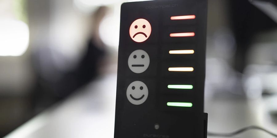 Eine Firma habe nicht Seminare und Partys zum Ende der Arbeitswoche verpflichtend machen können, bei denen durch das Bereitstellen grosser Alkoholmengen Exzesse gefördert und zu Mobbing, Entgleisungen und wahllosem Sex ermuntert wurde, stellte ein französisches Gericht fest. (Symbolbild)