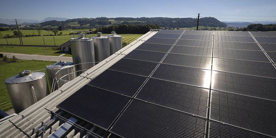 Beiträge für grosse Solarstrom-Anlagen werden neu in Auktionen vergeben. Wer am günstigsten produziert, erhält den Zuschlag. (Themenbild)