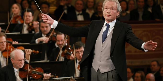Dirigent Franz Welser-Möst beim Neujahrskonzert der Wiener Philharmoniker. Dirigent Franz Welser-Möst beim Neujahrskonzert der Wiener Philharmoniker.