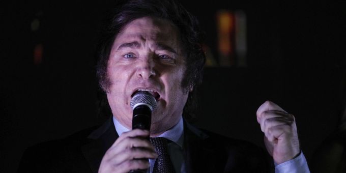 Dollar statt Peso - Präsident Mileis umstrittener Plan für Argentinien