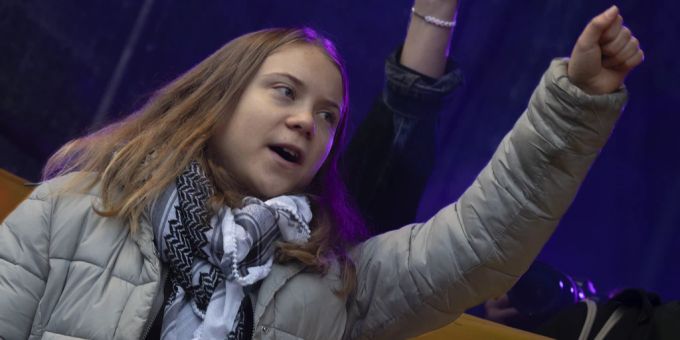 Greta Thunberg machte sich an einer Klima-Demo in Amsterdam für Palästina stark – deshalb riss ihr ein Mann gar das Mikrofon aus der Hand. Greta Thunberg