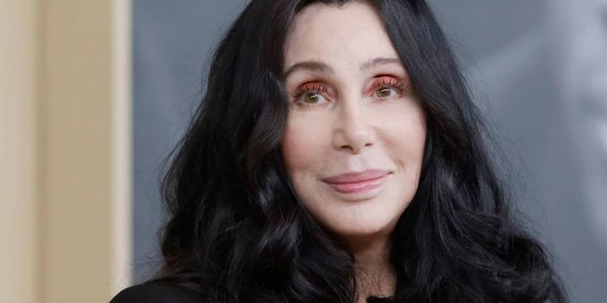Cher ist eine internationale Musik-Ikone. Cher ist eine internationale Musik-Ikone.