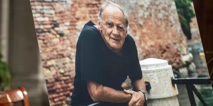 Trauerfeier für Bruno Ganz: Im Zürcher Fraumünster haben am Mittwoch Freunde, Angehörige und Berufskollegen den an Krebs gestorbenen Schauspieler Bruno Ganz verabschiedet.