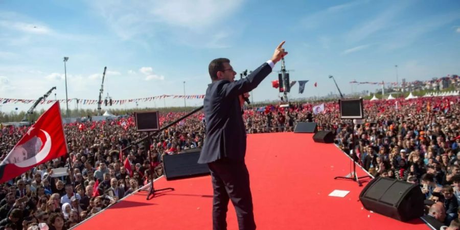 Bürgermeister Ekrem Imamoglu bei der Kundgebung in Istanbul