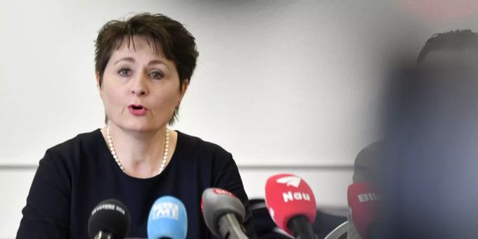Franziska Roth erklärt am Dienstag vor den Medien ihren Austritt aus der SVP Aargau. roth svp