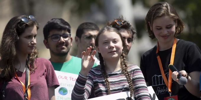epa07515798 Swedish climate activist Greta Thunberg (C) attends the demonstration 'Climate: time changes. It's time to change' in Rome, Italy, 19 April 2019. EPA/CLAUDIO PERI Climate demonstration in Rome