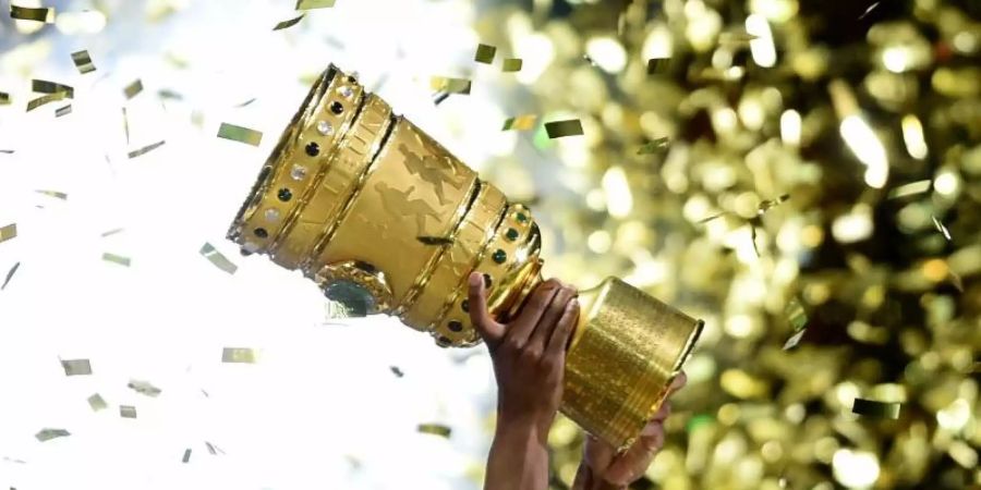 Objekt der Begierde: Der DFB-Pokal. Foto: Maurizio Gambarini