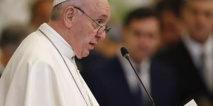 Papst Franziskus hat Dokumente mit Regeln unterzeichnet, die Kinder vor sexuellem Missbrauch schützen sollen. Foto: Vincenzo Livieri/LaPresse via ZUMA Press Papst Franziskus hat Dokumente mit Regeln unterzeichnet, die Kinder vor sexuellem Missbrauch schützen sollen. Foto: Vincenzo Livieri/LaPresse via ZUMA Press