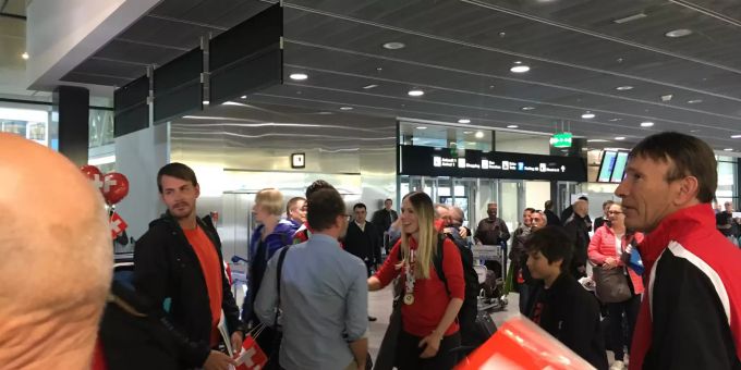 Empfang - Gold-Curlerinnen kehren nach Hause zurück