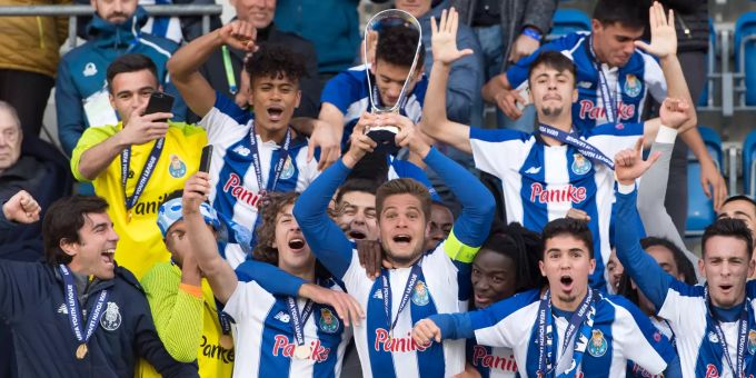 Die Spieler des FC Porto feiern ihren Titel in der Uefa Youth League Saison 2018/19. Uefa Youth League