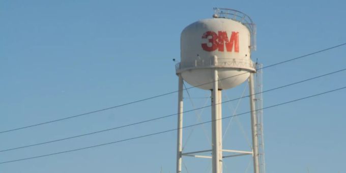 Ein Turm der 3m-Produktionsstätte in St. Paul (USA). 3m