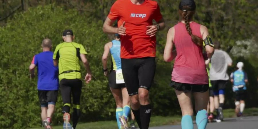 Markus Jürgens läuft einen Marathon rückwärts. Foto: Uli Engelhardt