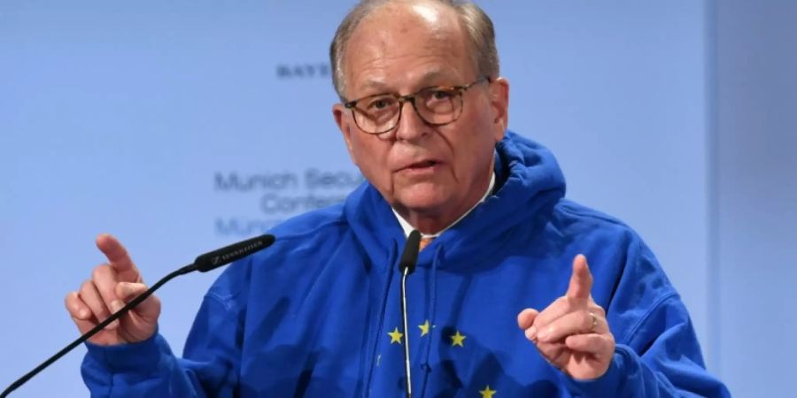 Schick mit Sternen: Ischinger auf der Jonferenz