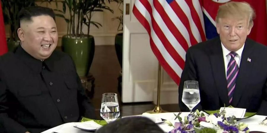 Das schillerndste Paar der gegenwärtigen Weltpolitik: US-Präsident Donald Trump und sein neuer «Freund», Nordkoreas Machthaber Kim Jong Un. Foto: Host Broadcast/AP