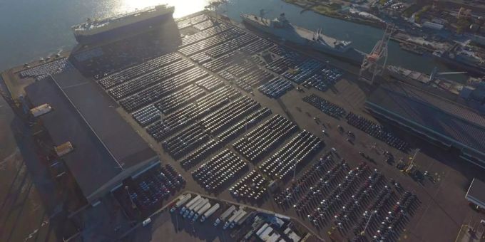 4000 Teslas warten am 19. Februar 19 in San Francisco (USA) auf ihren Transport nach Europa. Tesla Model 3 USA