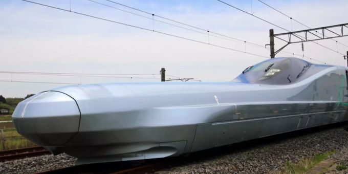 Der neue Shinkansen Alfa-X. Shinkansen