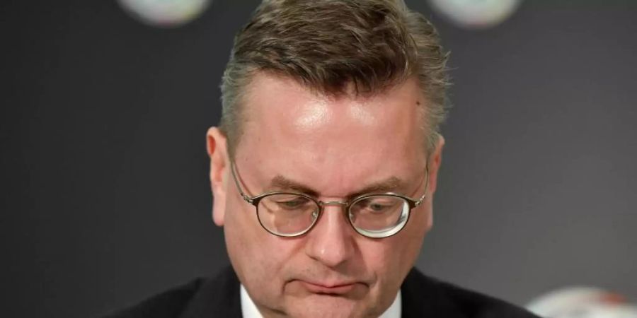 Gibt auch bei der UEFA und FIFA alle Ämter ab: Ex-DFB-Präsident Reinhard Grindel. Foto: Boris Roessler