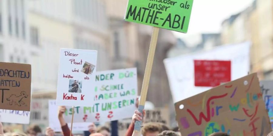 Schüler der «Fridays for Future»-Bewegung fordern, ein Viertel der deutschen Kohlekraftwerke noch in diesem Jahr abzuschalten. Foto: Danny Gohlke