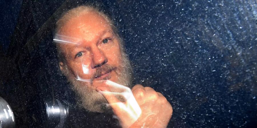 Julian Assange, Mitbegründer der Enthüllungsplattform Wikileaks, kommt am Westminster-Amtsgericht in London an.