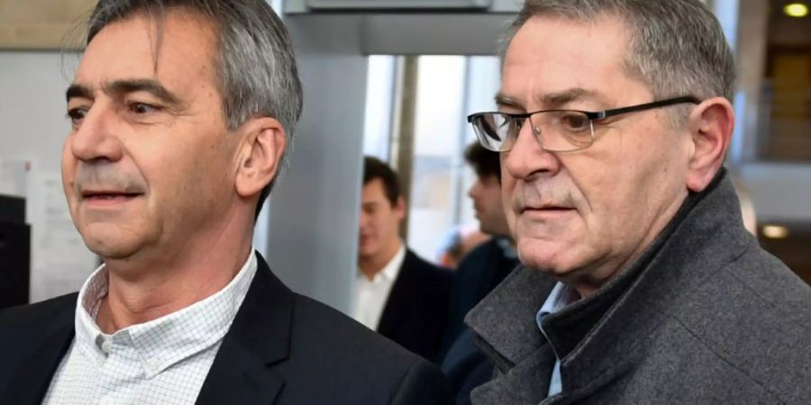 Die beiden angeklagten Piloten vor Prozessbeginn